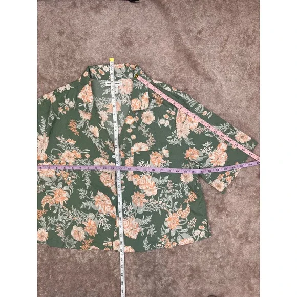 NWOT Cupcakes and Cashmere Floral Short Button Down Shirt Sage Green Large - Picture 15 of 16